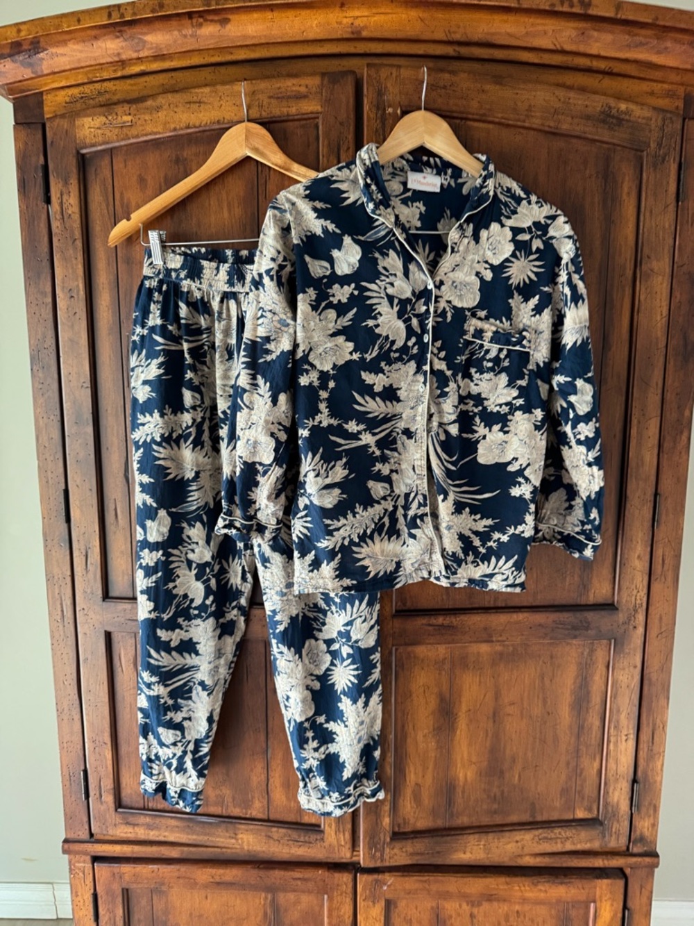 La Mandarine Navy Floral Cotton Pajama Set Women’s Medium